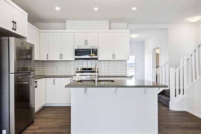 Photo du bâtiment - 95 Carringford Rd NW