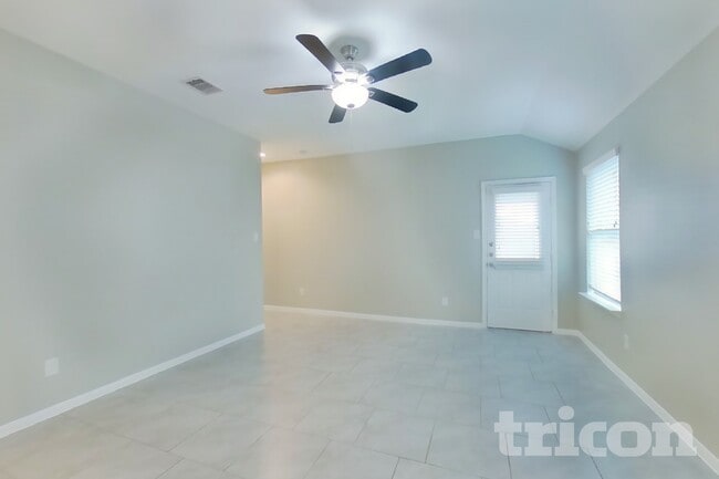 Building Photo - 423 Ashley Falls Ln