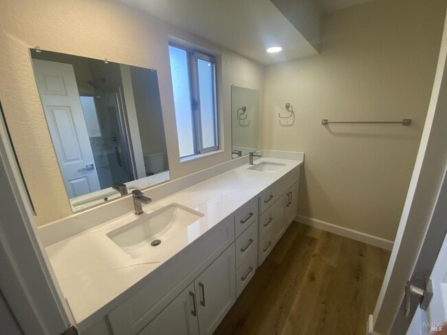 Building Photo - 669 Tipperary Dr