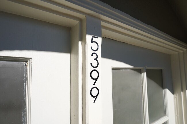 Foto del edificio - 1925 Charming Oakland Duplex!