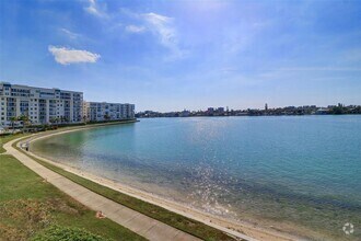 Building Photo - 7984 Sailboat Key Blvd S