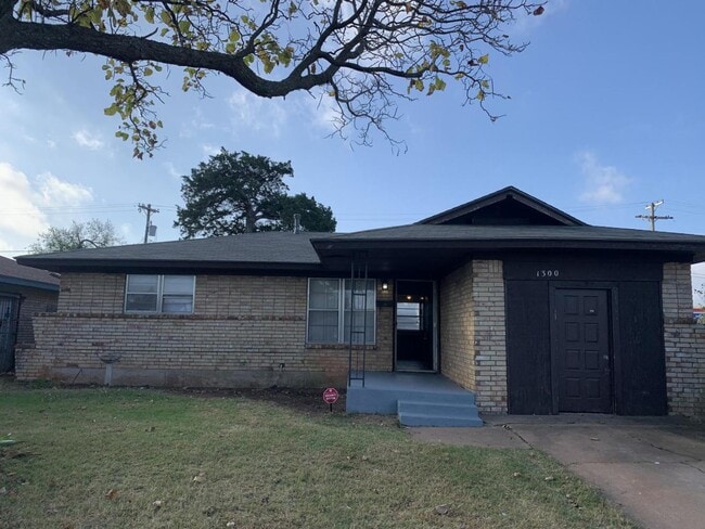 Photo - 1300 E Madison St House