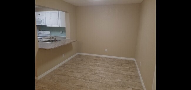 Building Photo - 8209 Sun Spring Cir