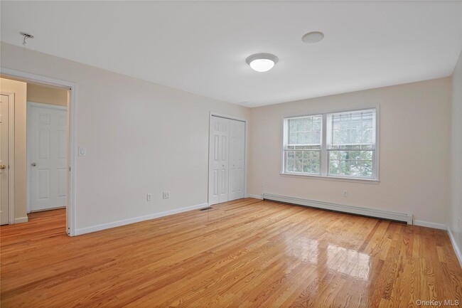 Building Photo - 215 Ashford Ave