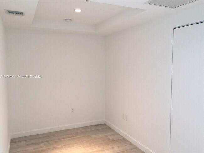 Foto del edificio - 45 SW 9th St