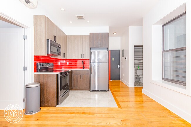 Foto del edificio - 930 DeKalb Ave