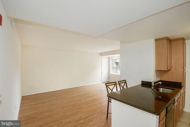Building Photo - 355 I St SW