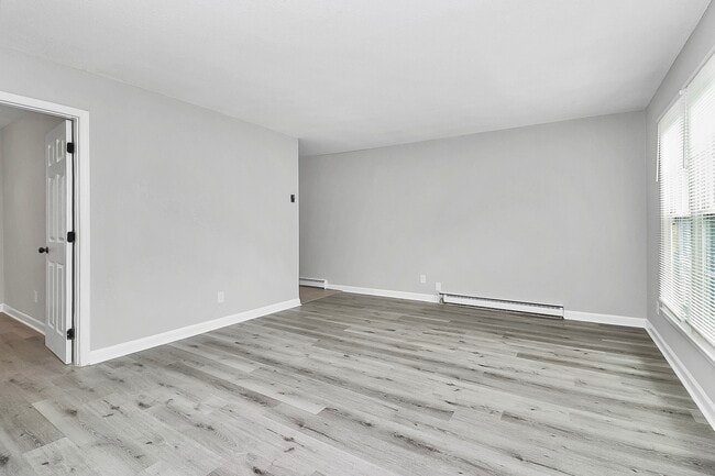 4 habitaciones, 2 baños - Thompson Place Apartments