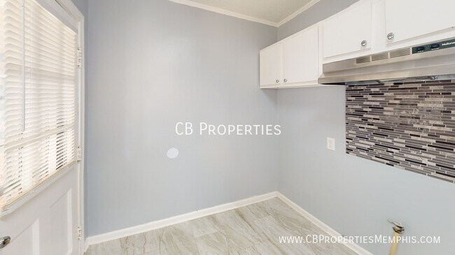 Building Photo - 1234 Robin Hood Ln