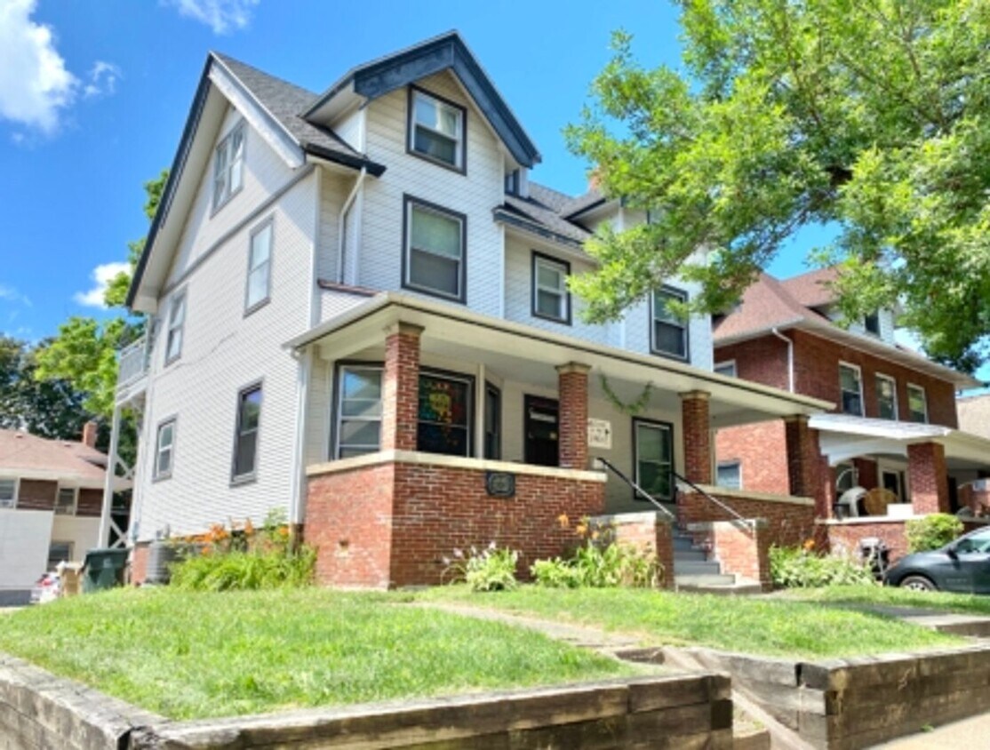 Primary Photo - 104 N Breese Terrace