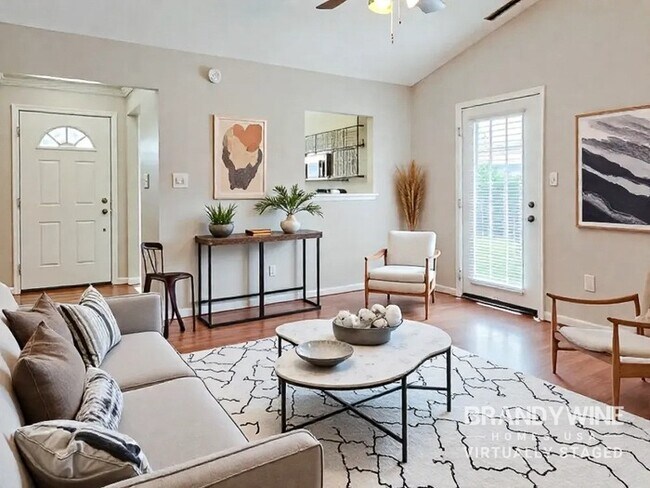 Foto del edificio - 460 Polk Manor Dr