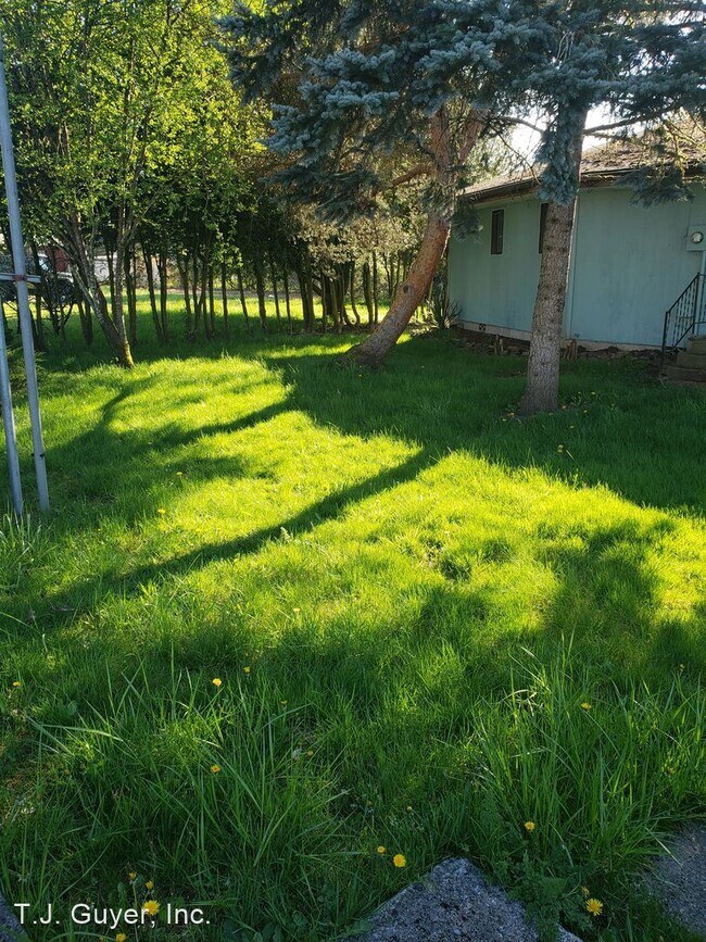 Foto del edificio - 221 Stowell Rd