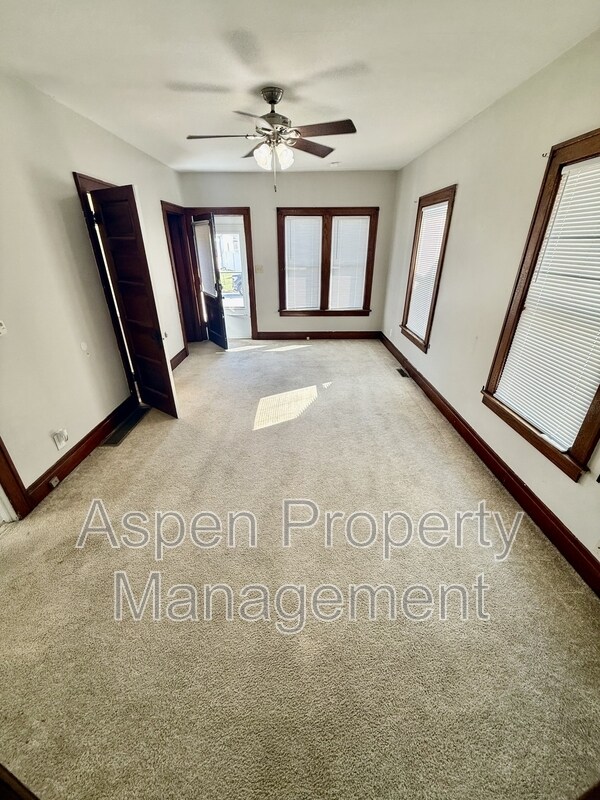 Foto del edificio - 728 Sweeny Ave