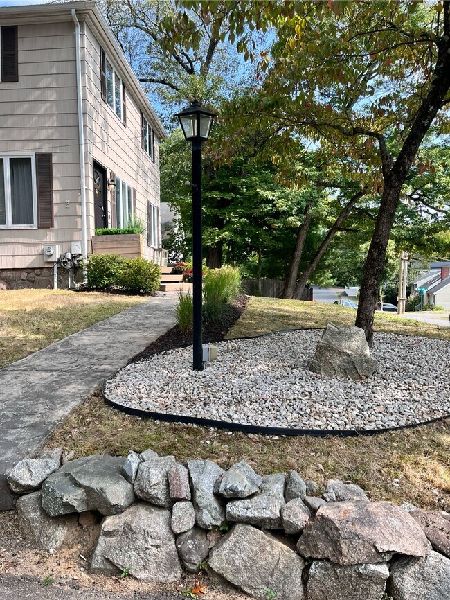 Foto del edificio - 127 Manor Ave