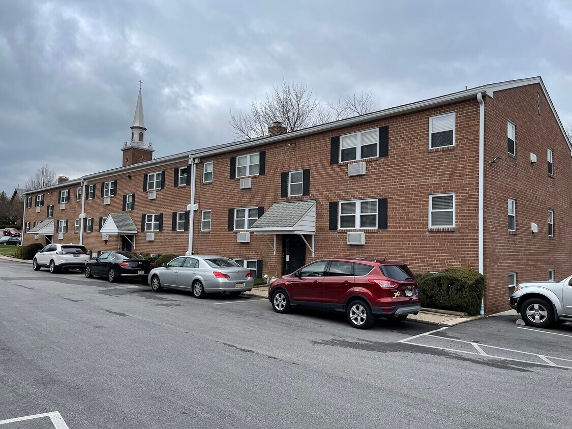 1 Radnor Dr Unit C2, Newtown Square, PA 19073 Condo for Rent in
