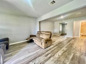 Building Photo - 6803 Bloom Dr