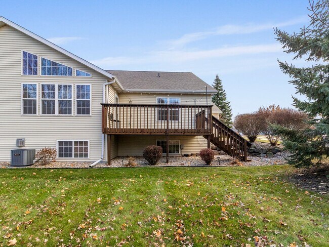 Foto del edificio - Spacious 3BR/3BA Condo with Finished Basement + 2-Car Garage — Available Now