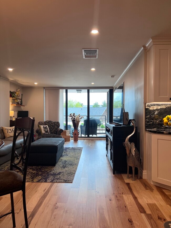 Building Photo - 200 Lakefront Blvd