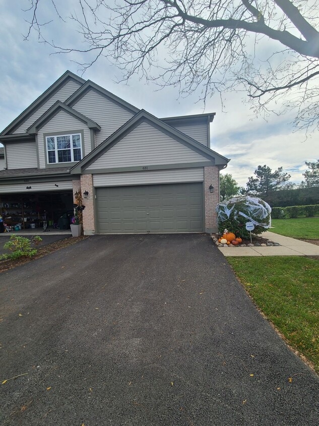 631 Arrowwood Ct, Lindenhurst, IL 60046 Townhome Rentals in