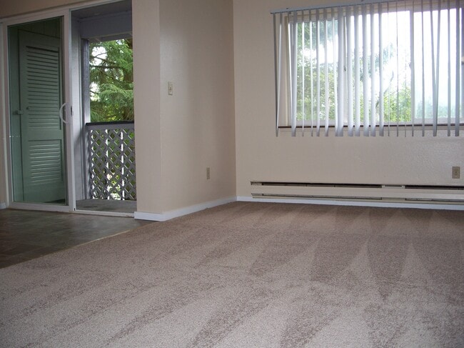 Building Photo - 11020 122nd St E