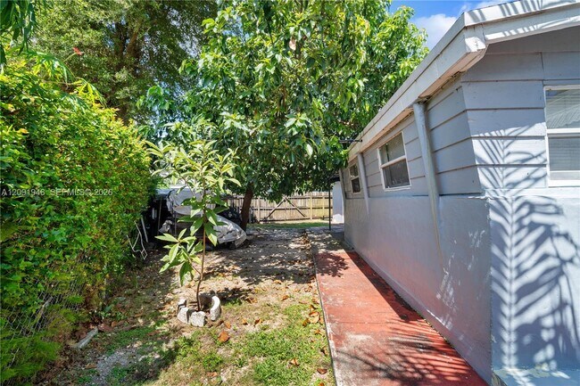 Building Photo - 1741 NE 178th St