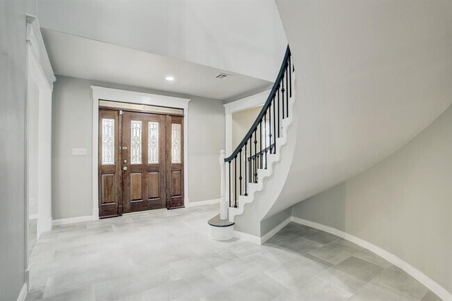 Building Photo - 15735 Fleetwood Oaks Dr