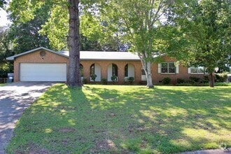Building Photo - 1004 Ridge Cir S