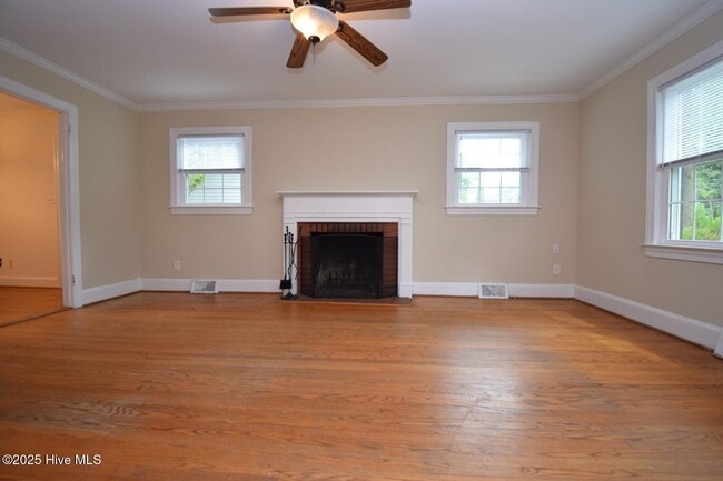 Building Photo - 1415 N Overlook Dr