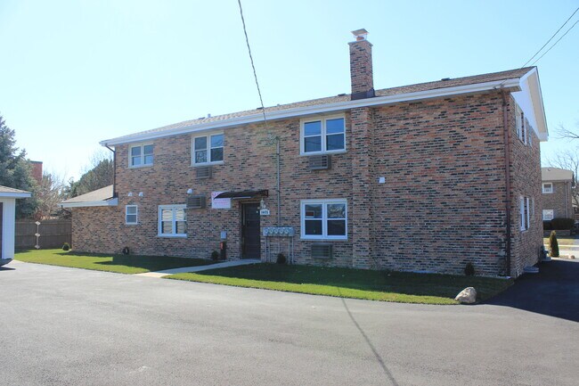 Foto del edificio - 14475 Jefferson Ave