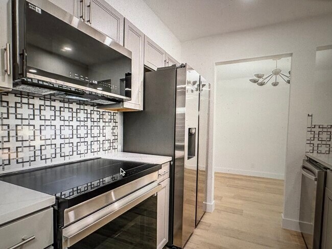 Kitchen - 4851 Cedar Springs Rd