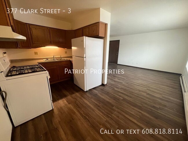 Foto del edificio - 2 BEDROOM/ 1 BATH APARTMENT -ALL UTILITIES...