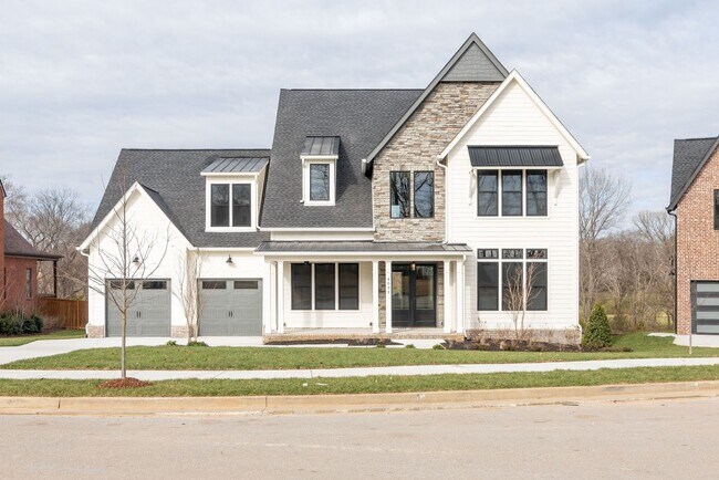 Foto del edificio - Like New 4 Bedroom Luxury Home in Franklin TN