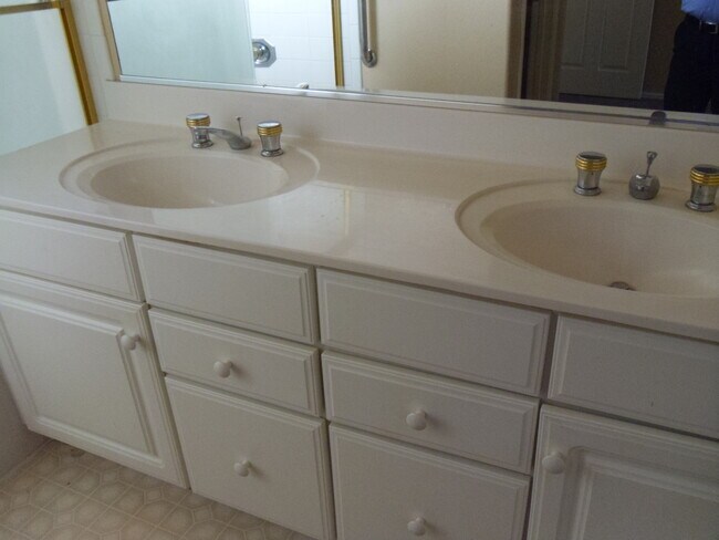 Foto del edificio - 3 bed 2 bath single level house in core Ch...