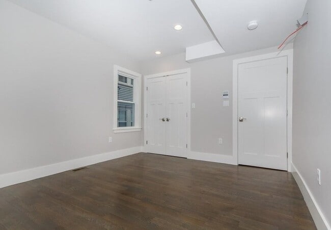Building Photo - 491 Ashmont St