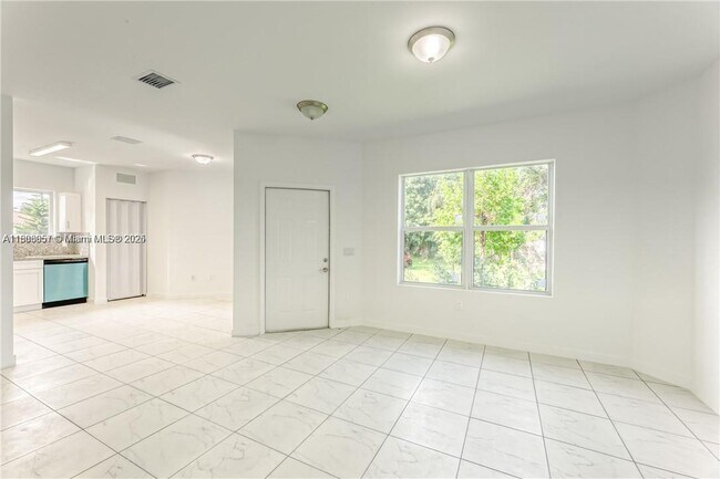 Foto del edificio - 14885 NE 7th Ave
