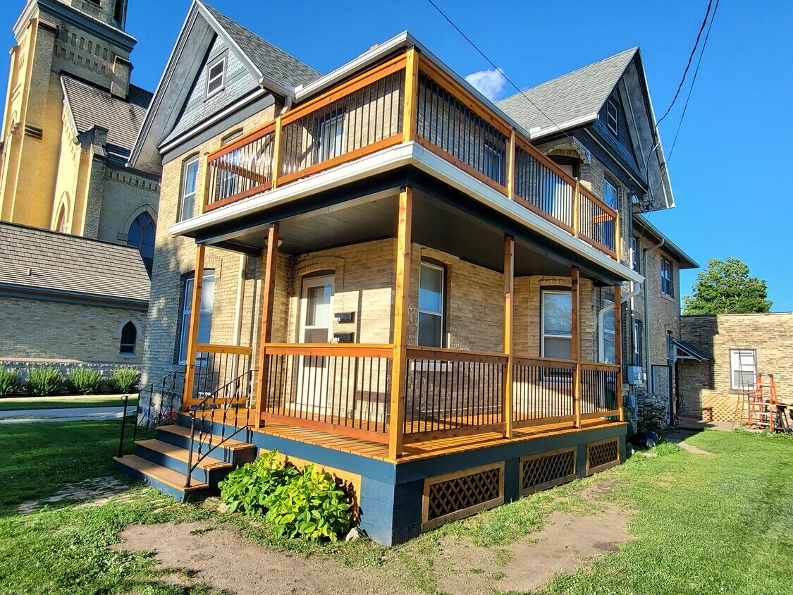 207 N 6th St, Watertown, WI 53094 Townhome Rentals in Watertown WI