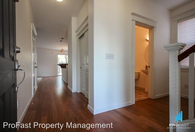 Building Photo - 4 br, 2.5 bath House - 1607 SW Miranda Pl