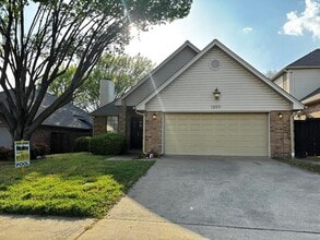 Building Photo - 1205 Olde Towne Dr