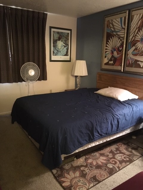 Building Photo - ** Smokey Lane 1 Bedroom 1 Bath Lower Leve...