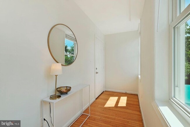 Foto del edificio - 730 11th St NE