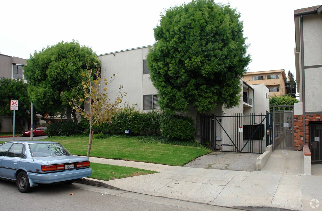 Building Photo - 10980 Massachusetts Ave