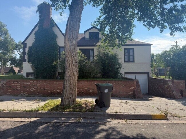 Foto del edificio - House For Lease