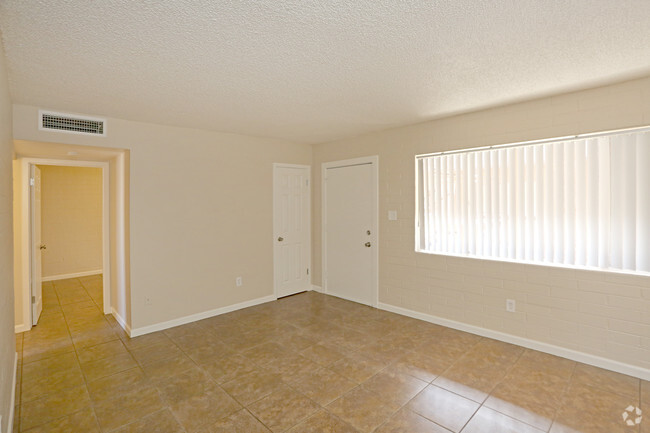 2HAB, 1BA - Renovado - 800 ft² - Carlton Court