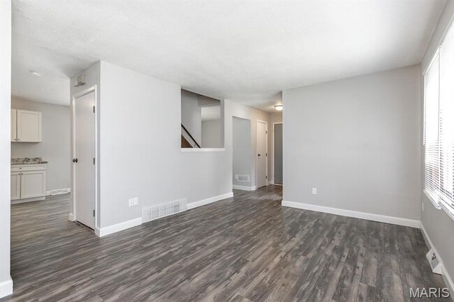 Building Photo - 29 Innsbruck Ln