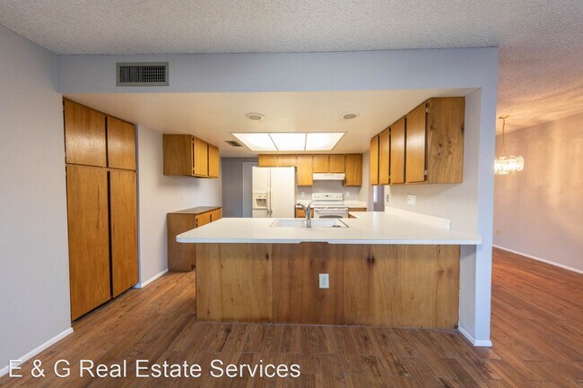 Building Photo - 4 br, 2 bath House - 4311 E Vineyard Rd