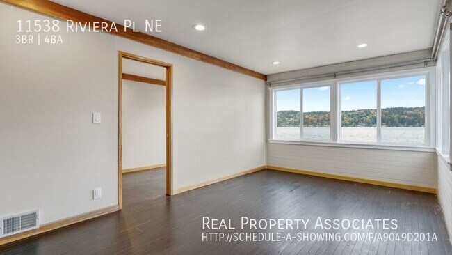 Building Photo - Waterfront Home