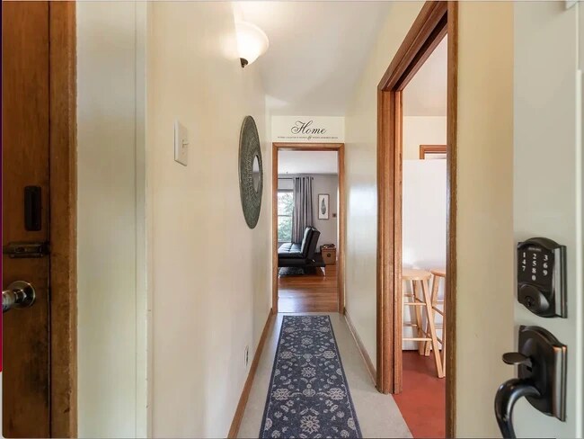 Foto del edificio - 904 E Maxwell Ln