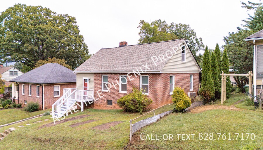 Primary Photo - 10 Enka Oak St