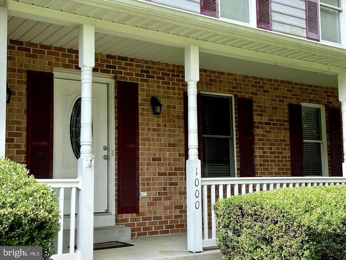 Primary Photo - 1000 Redbrook Ct