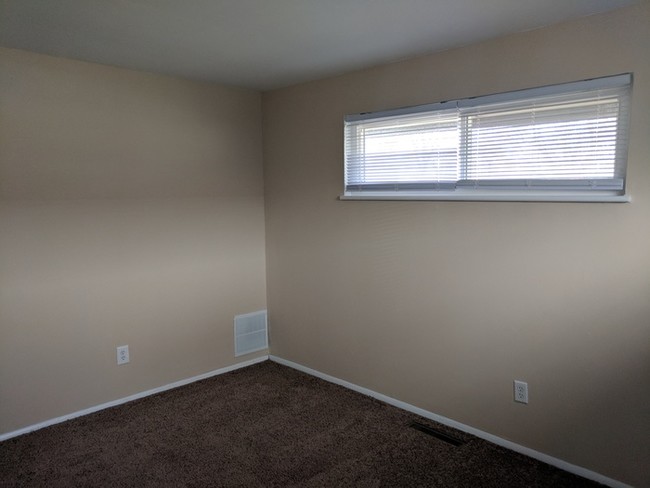 Building Photo - 2 Story home located in Huber Heights
